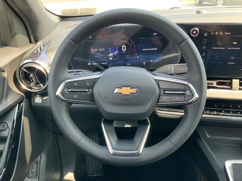 New 2026 Chevrolet Equinox LT w/ Convenience Package II AWD/4WD image 17