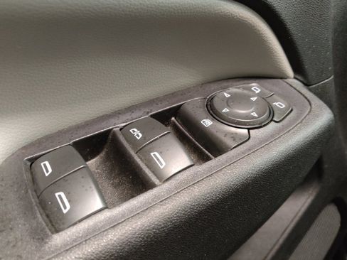 Used 2019 Chevrolet Equinox LS FWD image 27