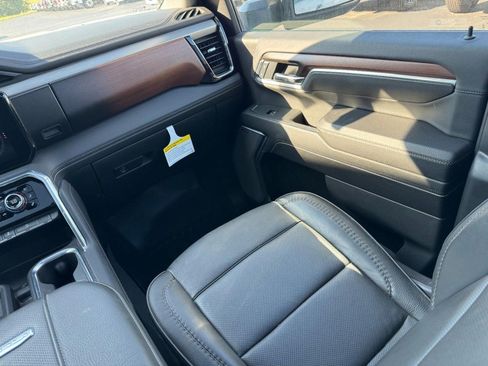 Used 2025 GMC Sierra 2500 Denali w/ Denali Reserve Package AWD/4WD image 18