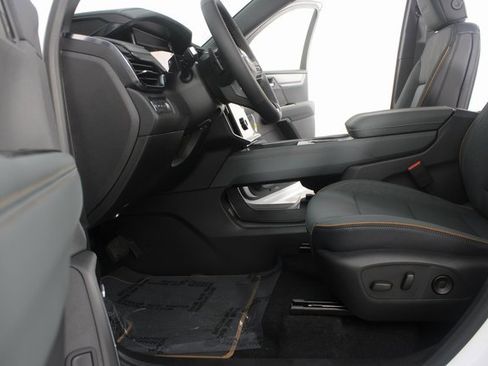 New 2026 GMC Acadia AT4 w/ Luxury Package image 19