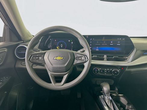 Used 2024 Chevrolet Trax LT FWD image 17