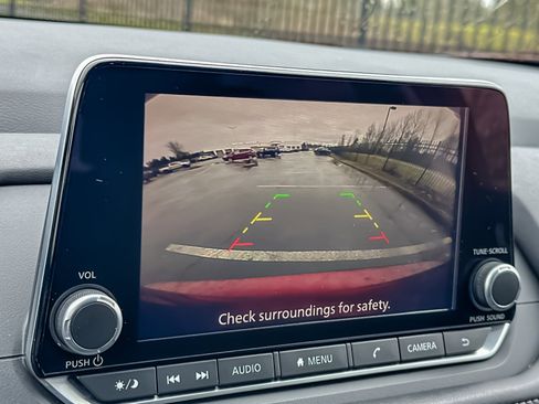 Used 2024 Nissan Rogue SV image 18