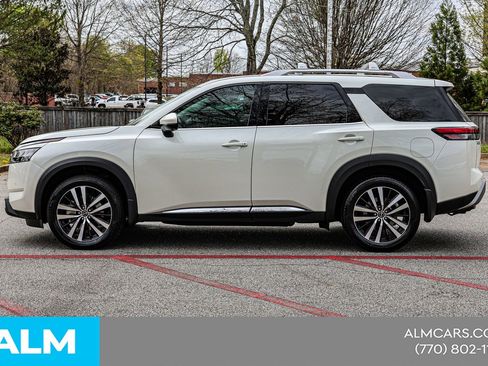 Used 2024 Nissan Pathfinder Platinum image 10