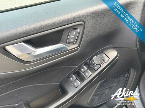 Used 2025 Ford Escape SE FWD image 13