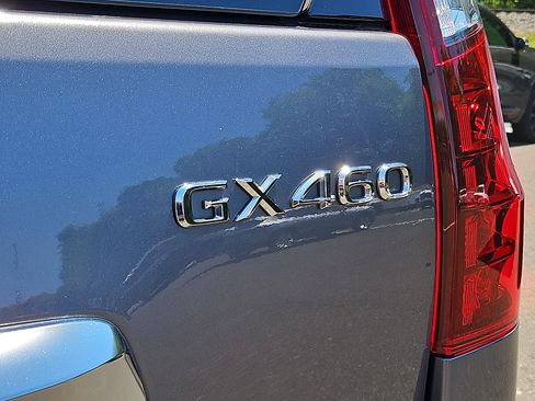 Used 2022 Lexus GX 460 Premium w/ Accessory Package AWD/4WD image 30