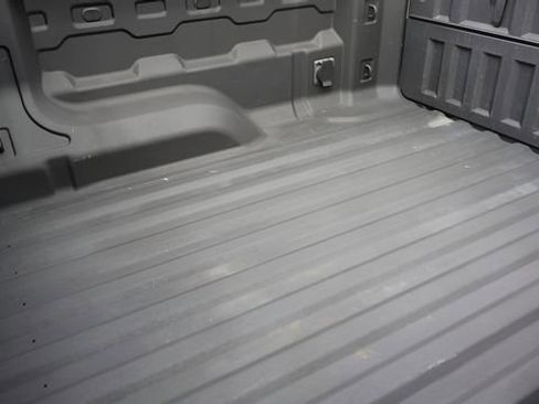 Used 2023 Chevrolet Colorado Z71 w/ Z71 Convenience Package 2 image 18