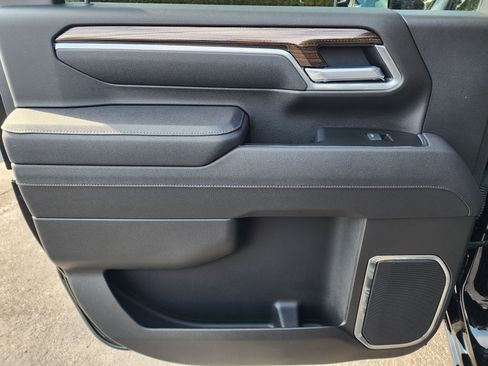 Used 2025 Chevrolet Silverado 2500 LT w/ Z71 Chrome Sport Edition image 18