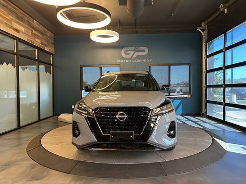 Used 2024 Nissan Kicks SR w/ SR Premium Package FWD image 8