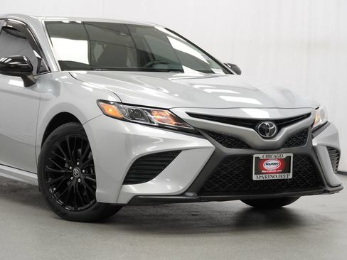 Used 2020 Toyota Camry SE FWD image 3
