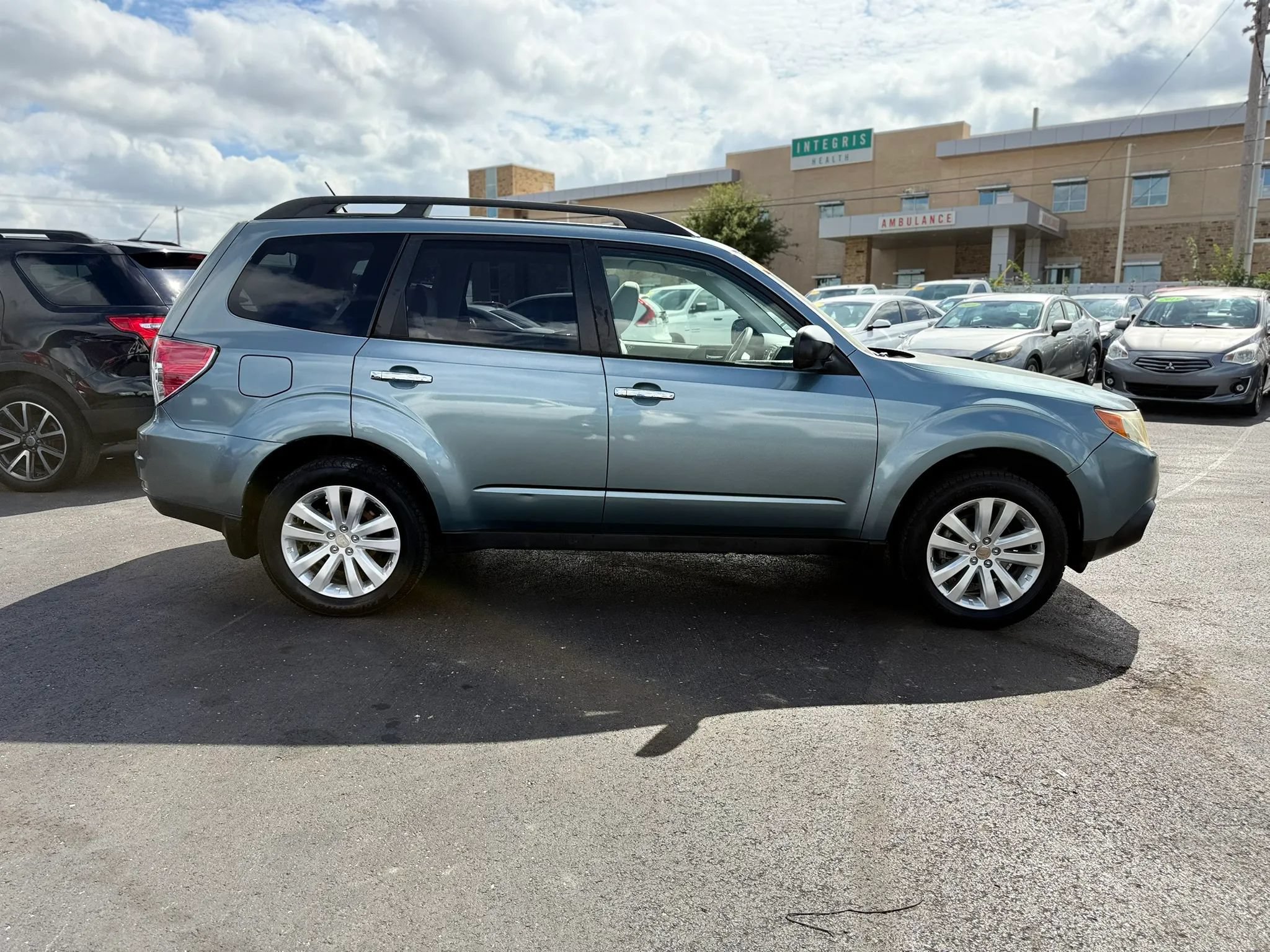 Used 2012 Subaru Forester 2.5X Premium w/ Popular Pkg 2 AWD/4WD image 2