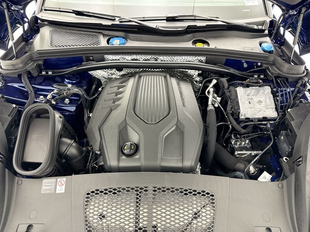 Used 2026 Porsche Macan AWD/4WD image 29