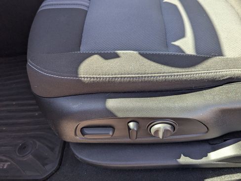 Used 2023 Chevrolet Blazer LT image 12