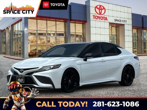 Used 2021 Toyota Camry XSE w/ Navigation Package FWD image 1