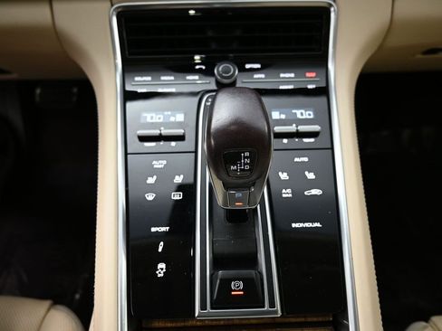 Used 2018 Porsche Panamera 4S image 12