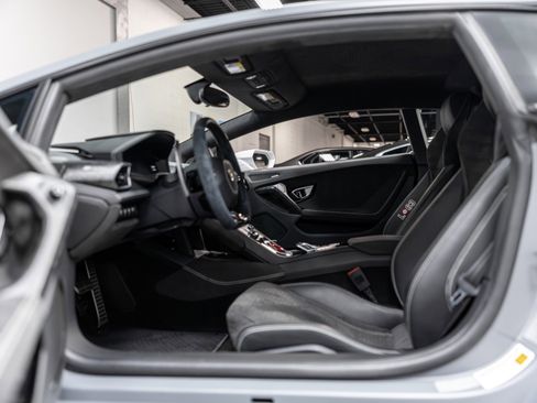 Used 2017 Lamborghini Huracan LP 610-4 Avio image 5