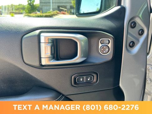 Used 2019 Jeep Wrangler Unlimited Sahara AWD/4WD image 11