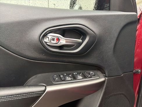 Used 2019 Jeep Cherokee Latitude w/ Popular Appearance Group image 26