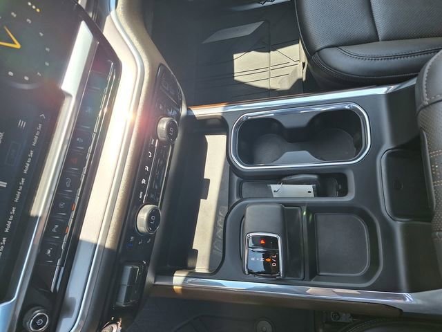 Used 2024 Chevrolet Silverado 1500 High Country w/ High Country Premium Package AWD/4WD image 28
