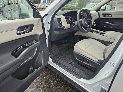 New 2025 Nissan Pathfinder SL w/ Cargo Package image 14