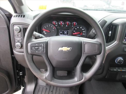 Used 2025 Chevrolet Silverado 1500 Custom image 18