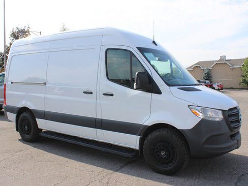 Used 2022 Mercedes-Benz Sprinter 2500 image 18