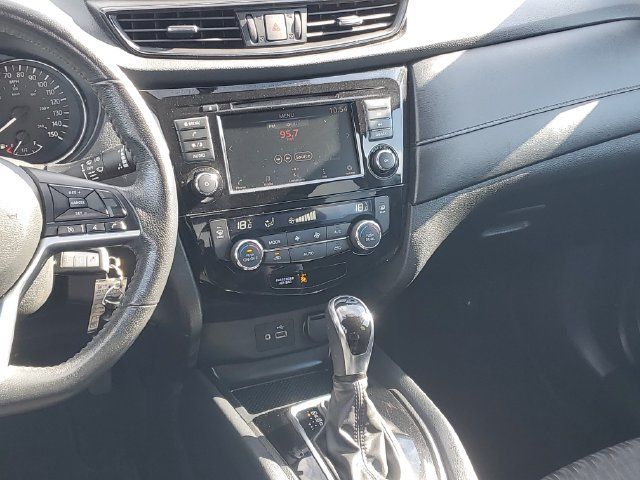 Used 2020 Nissan Rogue S FWD image 12