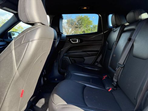 Used 2025 Jeep Compass Trailhawk AWD/4WD image 25