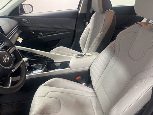 New 2025 Hyundai Elantra Limited FWD image 8