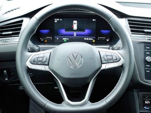 Used 2023 Volkswagen Tiguan SE w/ Panoramic Sunroof Package AWD/4WD image 19
