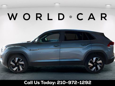 Used 2024 Volkswagen Atlas Cross Sport SE FWD image 4