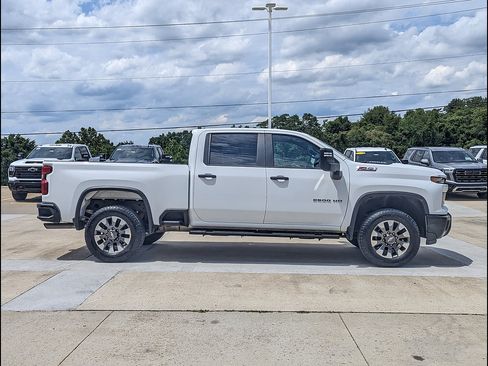 Used 2024 Chevrolet Silverado 2500 Custom w/ Custom Value Package AWD/4WD image 6