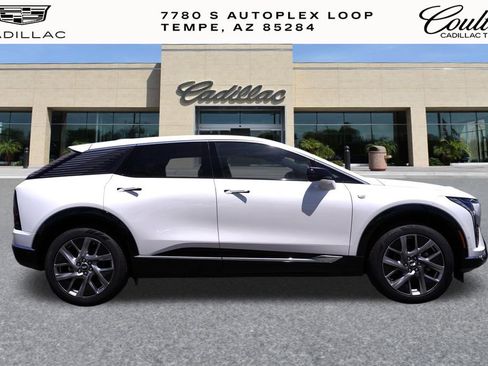 New 2025 Cadillac Optiq Luxury 1 image 2