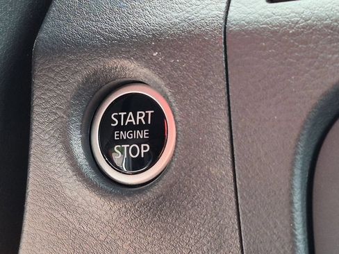 Used 2025 Nissan Frontier SV RWD image 16