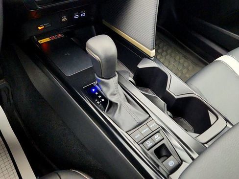 Used 2025 Toyota Camry SE image 15