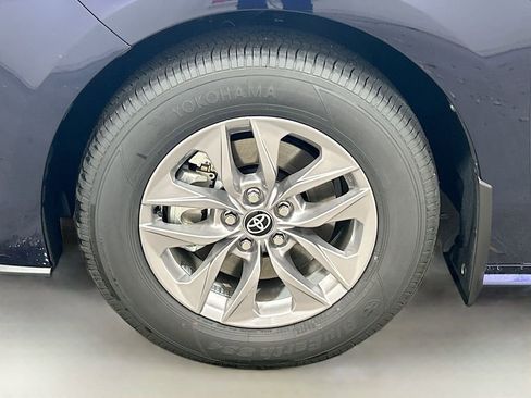 New 2026 Toyota Sienna XLE image 8