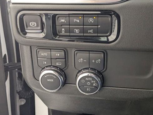 Certified 2025 GMC Yukon Denali image 15