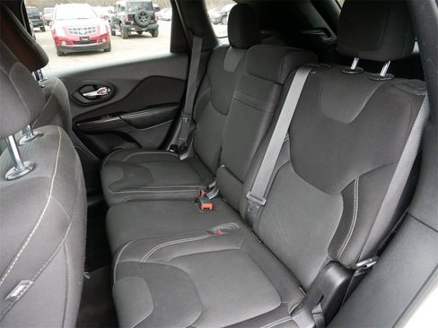 Used 2015 Jeep Cherokee Latitude w/ Cold Weather Group image 12