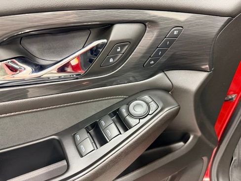 Certified 2023 Chevrolet Traverse High Country image 24