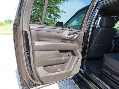 Certified 2024 Chevrolet Suburban RST w/ Luxury Package AWD/4WD image 32