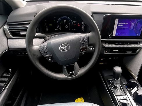 Used 2025 Toyota Camry LE w/ Convenience Package FWD image 6
