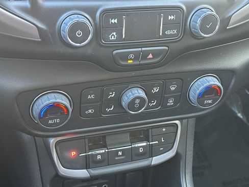 Certified 2022 GMC Terrain AT4 image 27