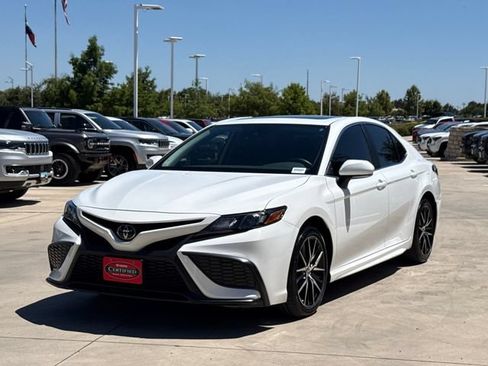Used 2024 Toyota Camry SE FWD image 8