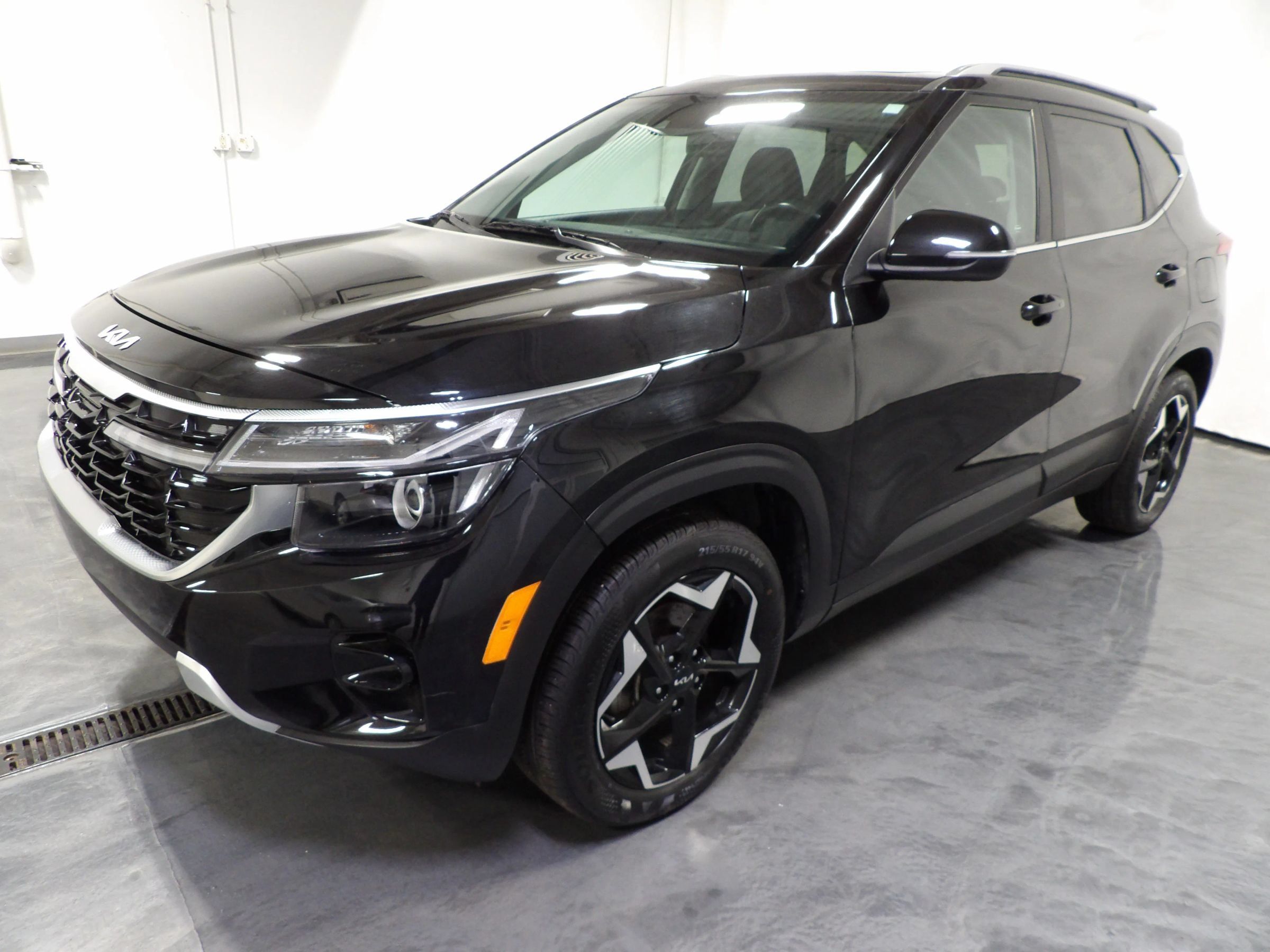 Used 2025 Kia Seltos EX w/ EX Sunroof Package FWD image 3