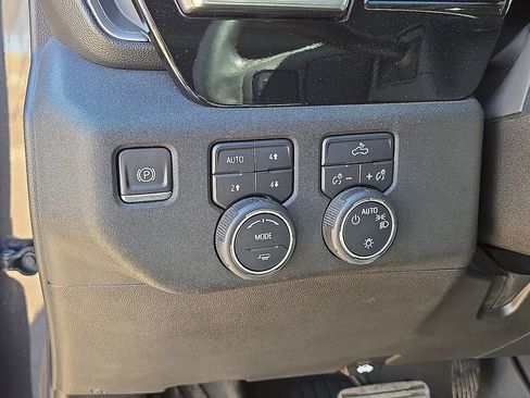 Used 2023 Chevrolet Silverado 1500 LT image 23