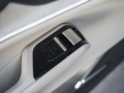 New 2025 Volvo EX90 Ultra w/ Protection Package Premier image 34