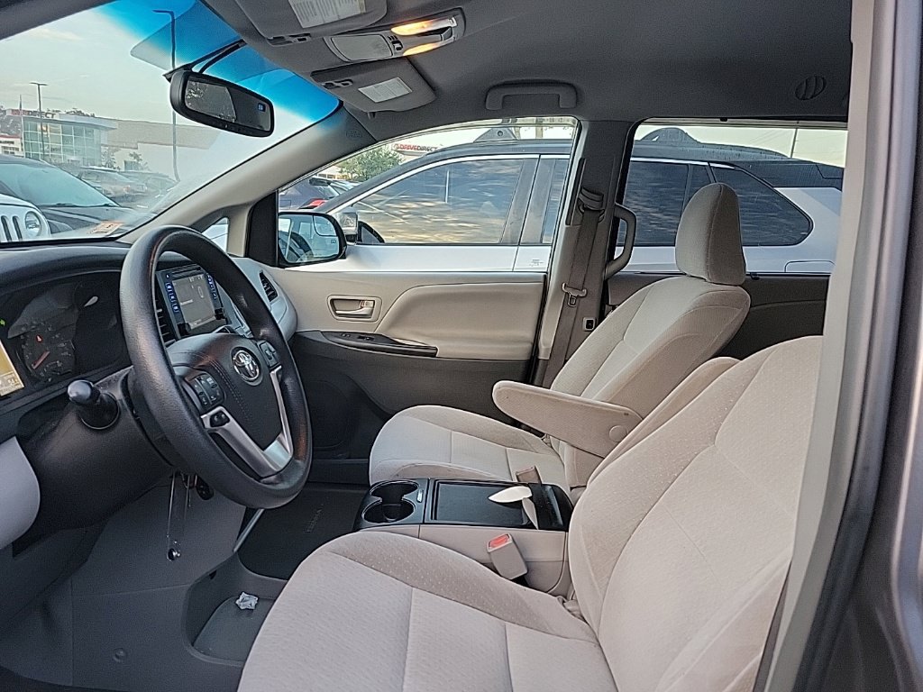 Used 2015 Toyota Sienna LE FWD image 6