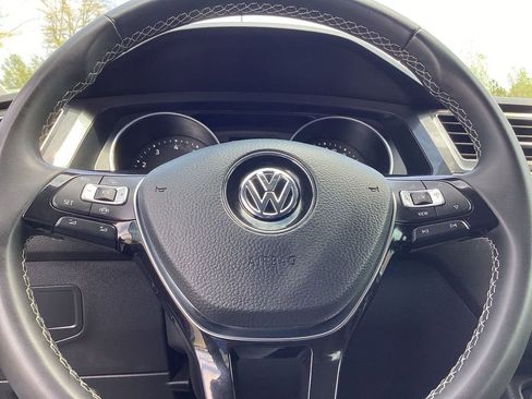 Used 2021 Volkswagen Tiguan SE AWD/4WD image 10