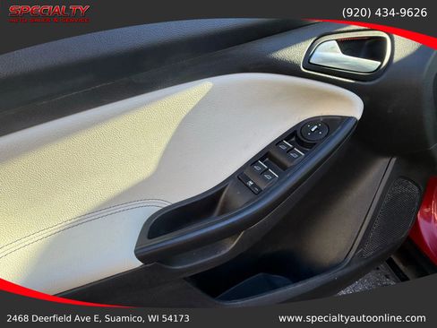 Used 2012 Ford Focus Titanium image 28