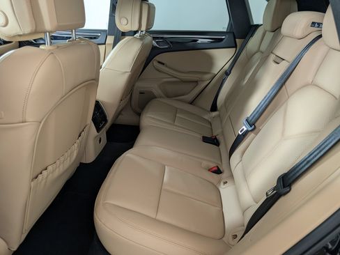 Certified 2026 Porsche Macan AWD/4WD image 17