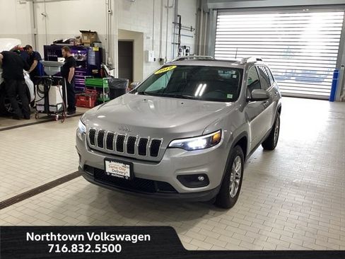 Used 2019 Jeep Cherokee Latitude Plus w/ Comfort/Convenience Group AWD/4WD image 1